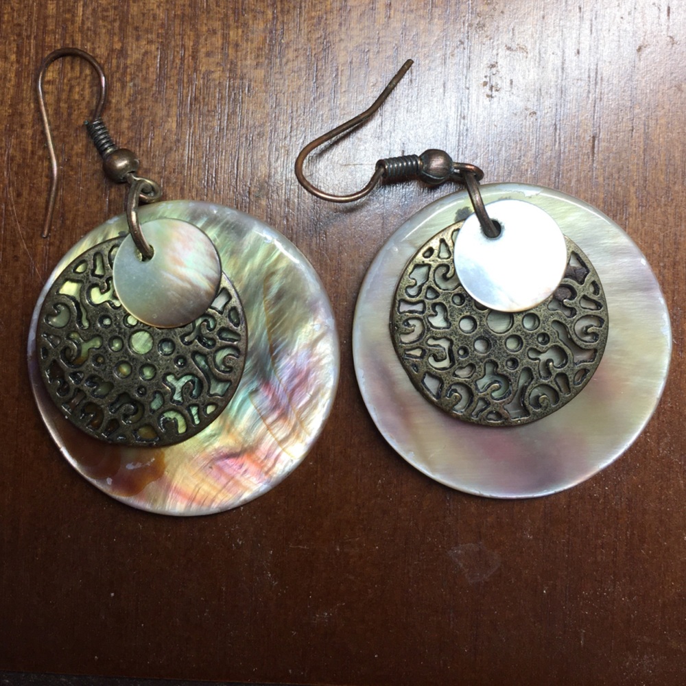 Natural Seashell Mother Of Pearl Disk Earrings - Vintage